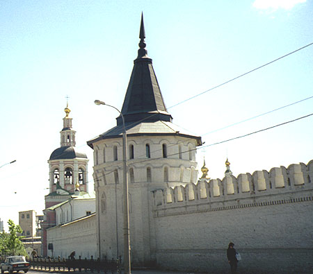 Стены и башня. Фото 2001г.